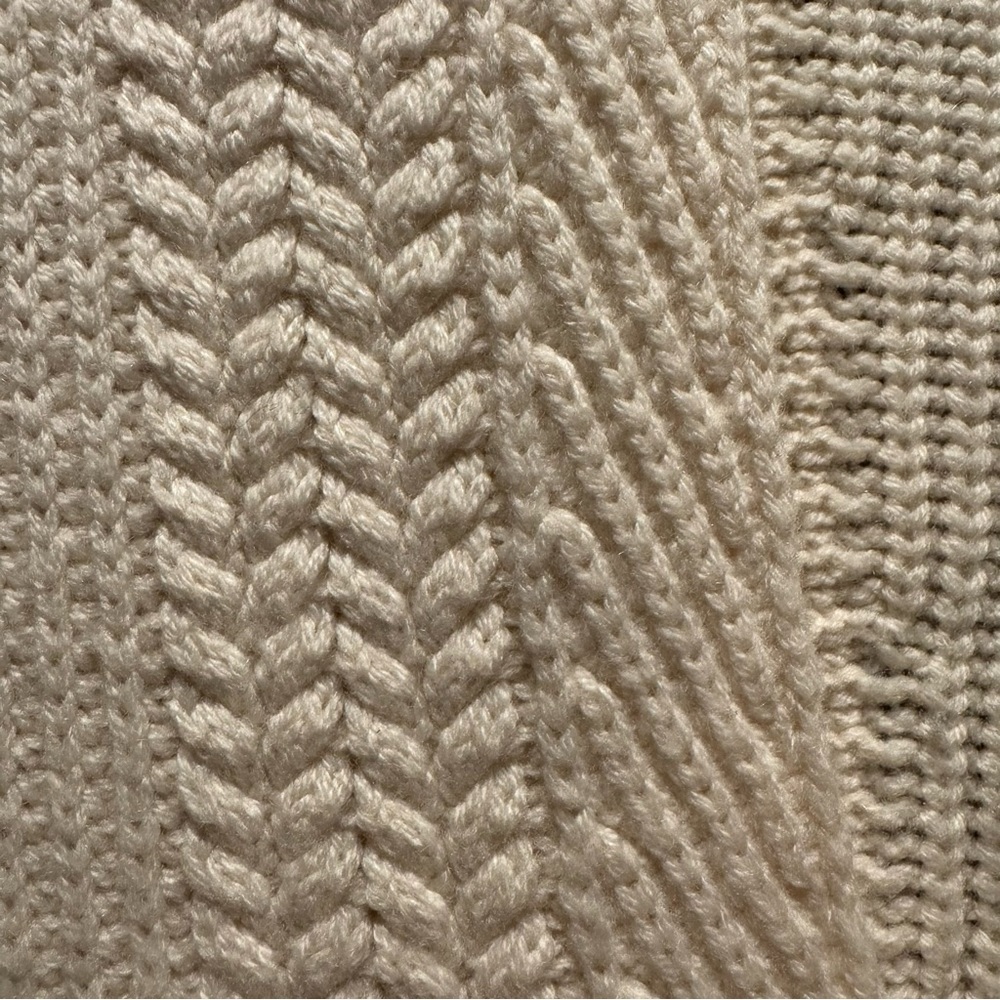 Burberry Cashmere Wool Cable V-neck Cream Sweater, Size S / P - Picture 13 of 15